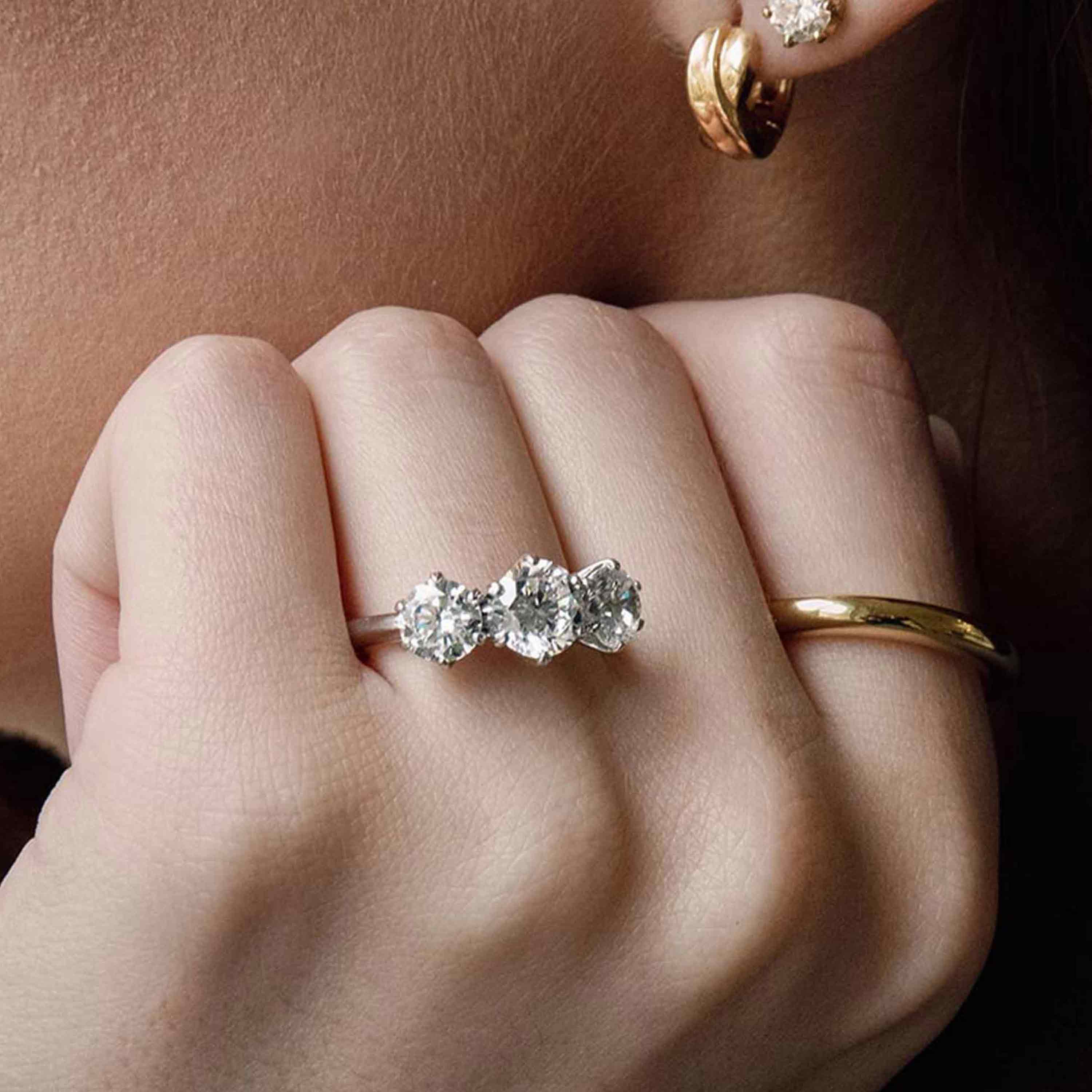 Naveya and sloane wedding bands discount